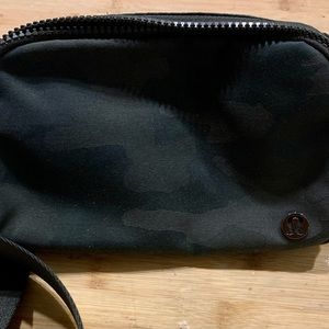 Lululemon Everywhere Belt Bag
